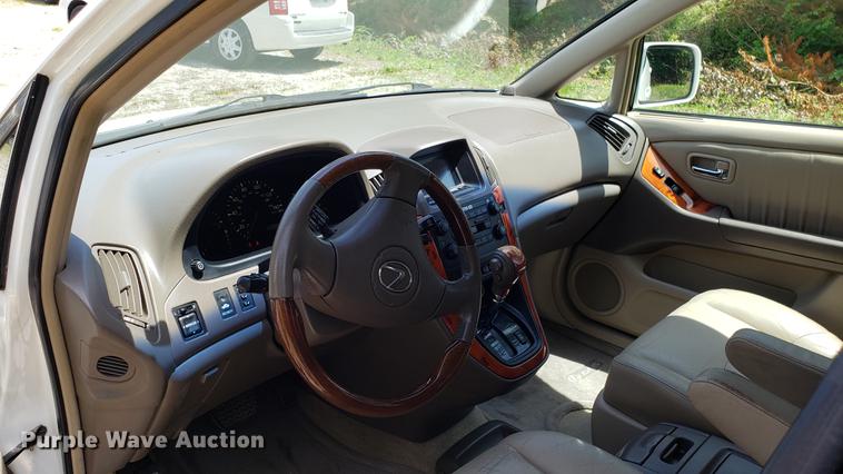 image for item EU9797 2002 Lexus RX300 SUV