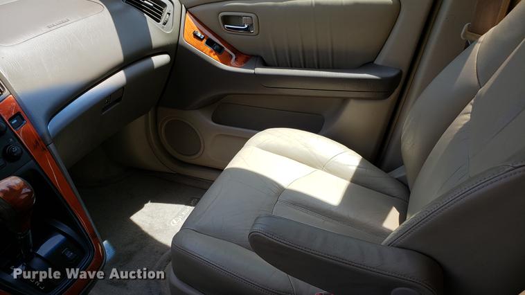 image for item EU9797 2002 Lexus RX300 SUV