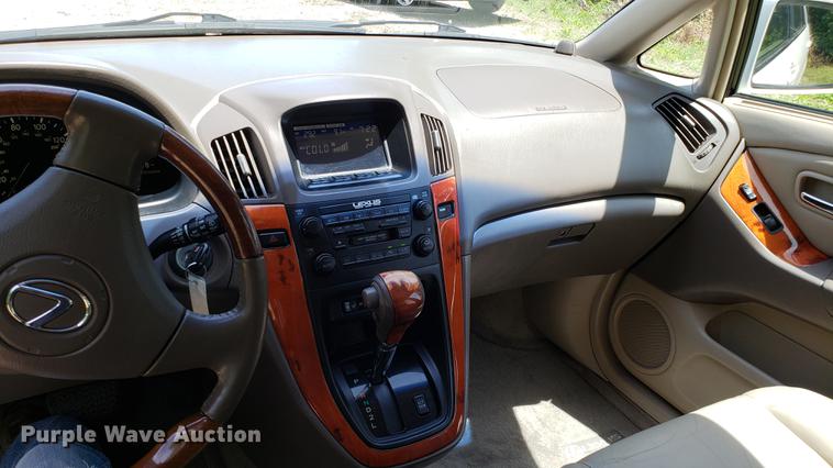 image for item EU9797 2002 Lexus RX300 SUV