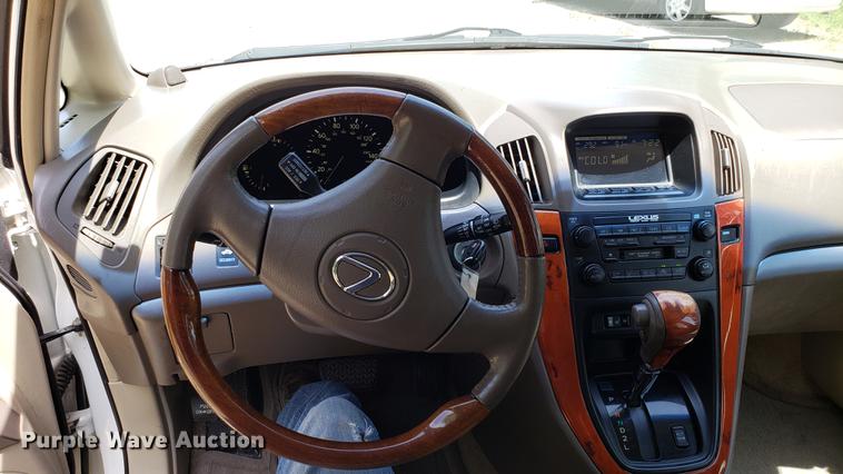 image for item EU9797 2002 Lexus RX300 SUV