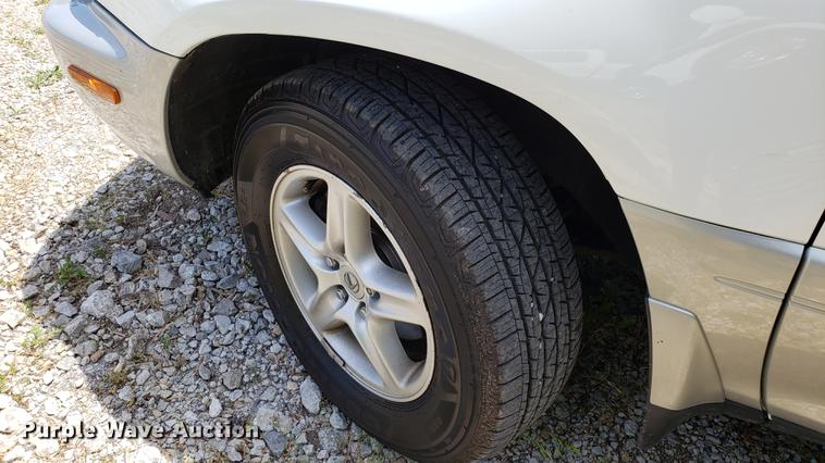 image for item EU9797 2002 Lexus RX300 SUV