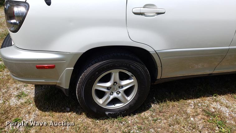 image for item EU9797 2002 Lexus RX300 SUV