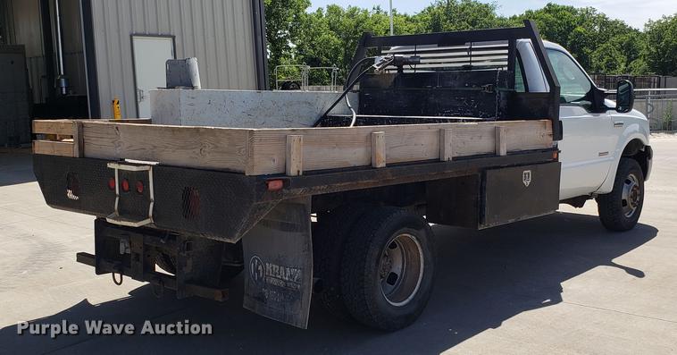 image for item EU9808 2006 Ford F350 Super Duty flatbed pickup truck