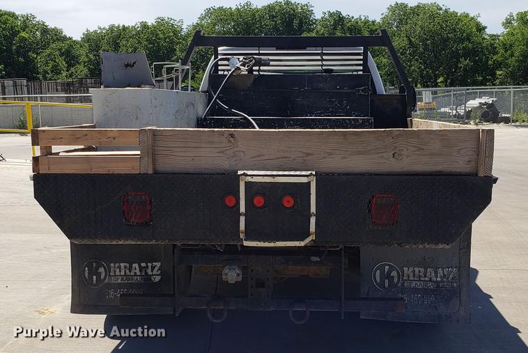 image for item EU9808 2006 Ford F350 Super Duty flatbed pickup truck