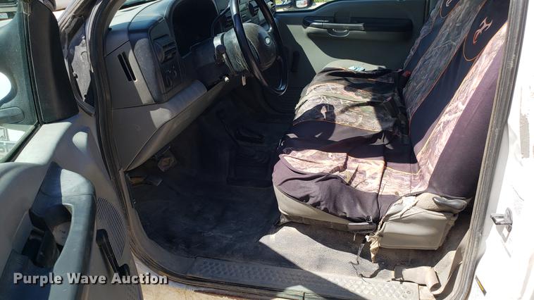 image for item EU9808 2006 Ford F350 Super Duty flatbed pickup truck