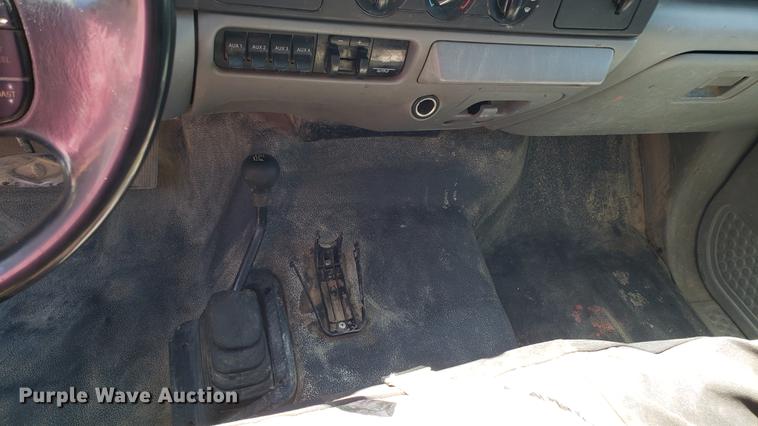 image for item EU9808 2006 Ford F350 Super Duty flatbed pickup truck