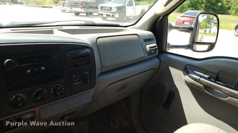 image for item EU9808 2006 Ford F350 Super Duty flatbed pickup truck