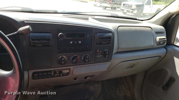 image for item EU9808 2006 Ford F350 Super Duty flatbed pickup truck