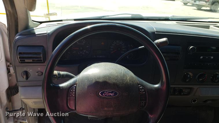 image for item EU9808 2006 Ford F350 Super Duty flatbed pickup truck