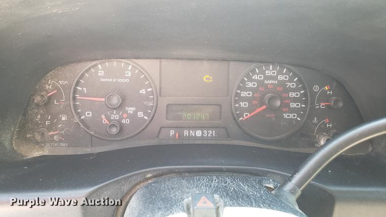 image for item EU9808 2006 Ford F350 Super Duty flatbed pickup truck