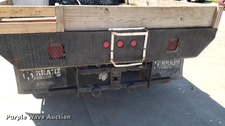 image for item EU9808 2006 Ford F350 Super Duty flatbed pickup truck