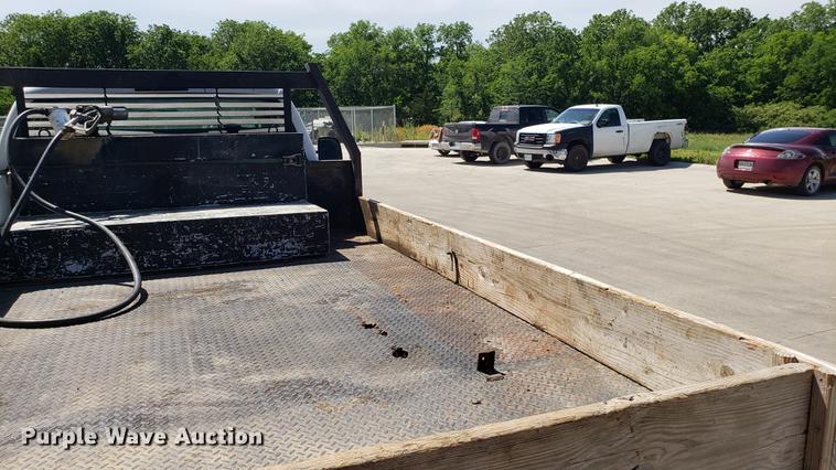 image for item EU9808 2006 Ford F350 Super Duty flatbed pickup truck