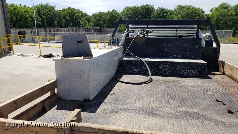 image for item EU9808 2006 Ford F350 Super Duty flatbed pickup truck