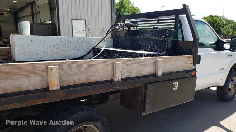 image for item EU9808 2006 Ford F350 Super Duty flatbed pickup truck
