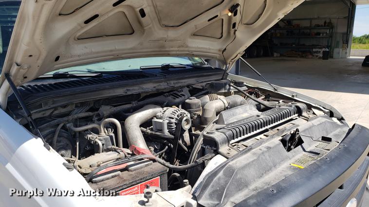 image for item EU9808 2006 Ford F350 Super Duty flatbed pickup truck