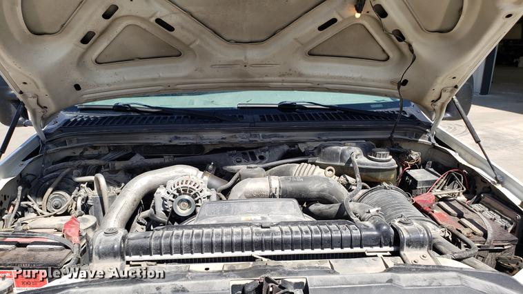 image for item EU9808 2006 Ford F350 Super Duty flatbed pickup truck