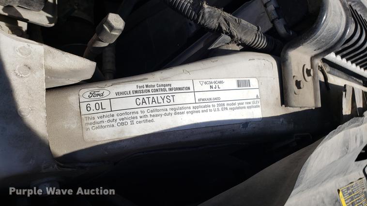 image for item EU9808 2006 Ford F350 Super Duty flatbed pickup truck