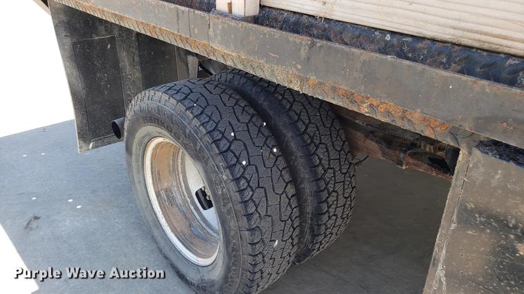 image for item EU9808 2006 Ford F350 Super Duty flatbed pickup truck