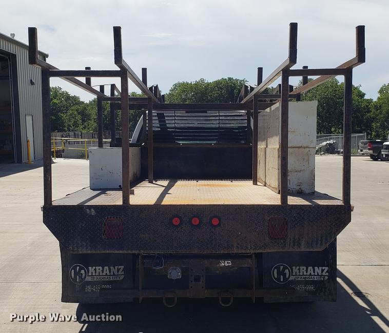 image for item EU9809 2006 Ford F350 Super Duty flatbed pickup truck