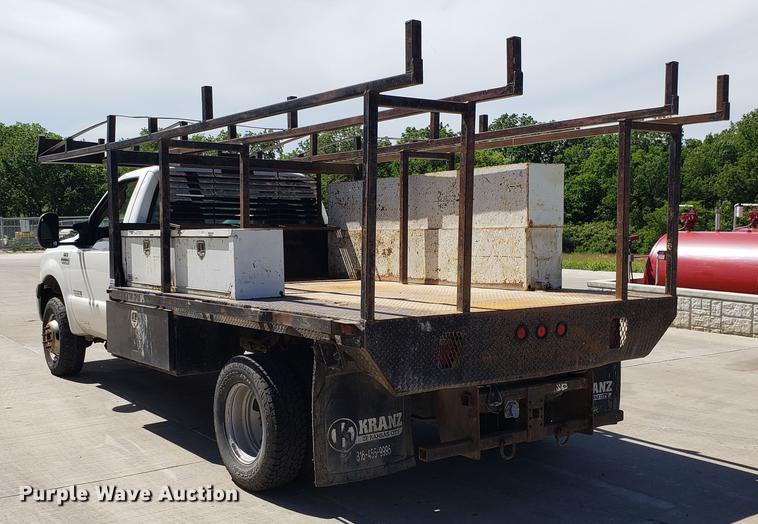 image for item EU9809 2006 Ford F350 Super Duty flatbed pickup truck