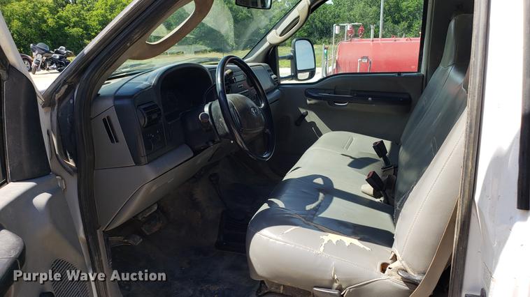 image for item EU9809 2006 Ford F350 Super Duty flatbed pickup truck