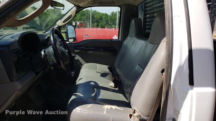 image for item EU9809 2006 Ford F350 Super Duty flatbed pickup truck