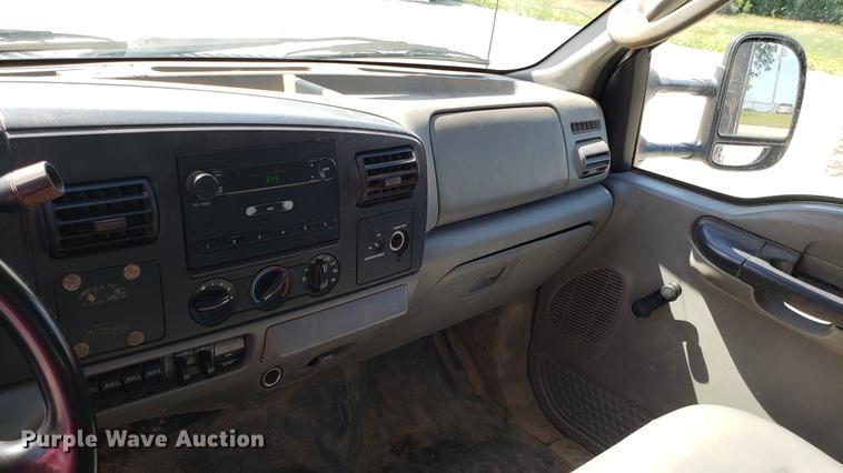 image for item EU9809 2006 Ford F350 Super Duty flatbed pickup truck