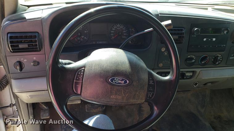 image for item EU9809 2006 Ford F350 Super Duty flatbed pickup truck