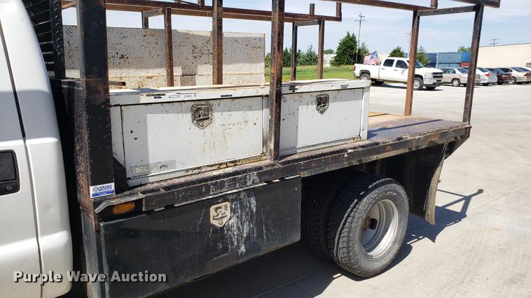 image for item EU9809 2006 Ford F350 Super Duty flatbed pickup truck