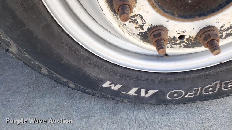 image for item EU9809 2006 Ford F350 Super Duty flatbed pickup truck