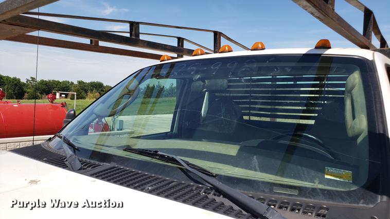 image for item EU9809 2006 Ford F350 Super Duty flatbed pickup truck