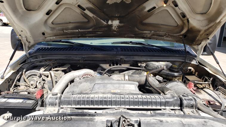 image for item EU9809 2006 Ford F350 Super Duty flatbed pickup truck