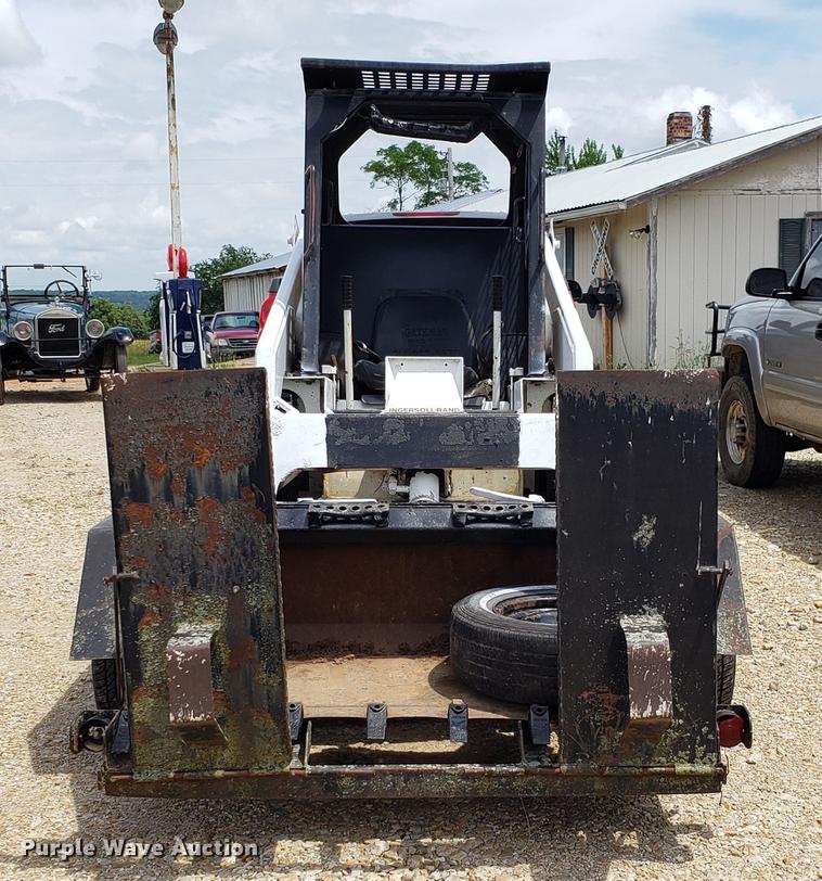 image for item EU9848 1985 Bobcat 743 skid steer with trailer