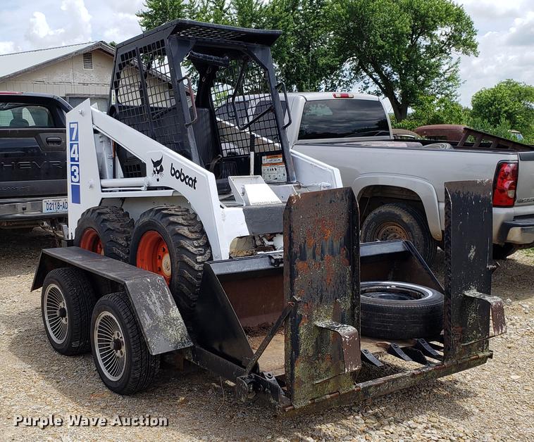 image for item EU9848 1985 Bobcat 743 skid steer with trailer
