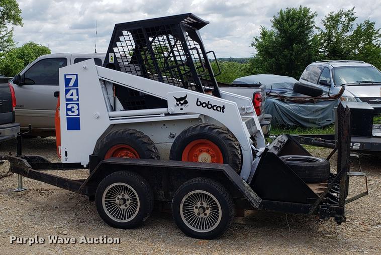 image for item EU9848 1985 Bobcat 743 skid steer with trailer
