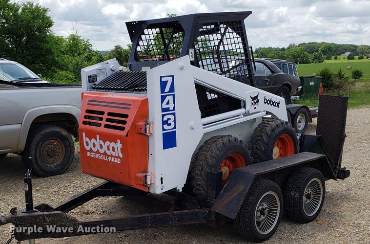 image for item EU9848 1985 Bobcat 743 skid steer with trailer