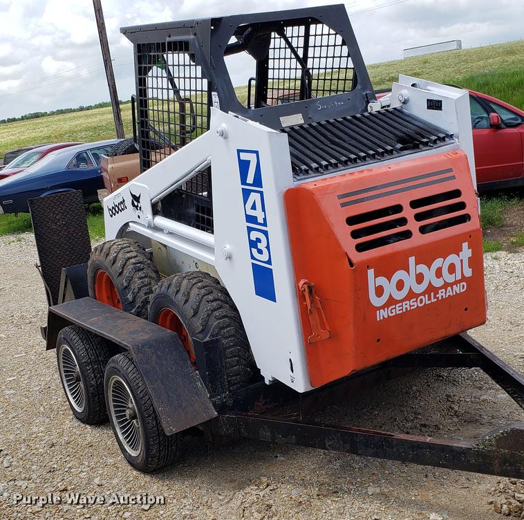 image for item EU9848 1985 Bobcat 743 skid steer with trailer