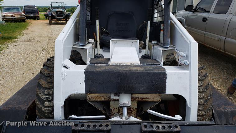 image for item EU9848 1985 Bobcat 743 skid steer with trailer