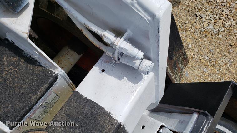 image for item EU9848 1985 Bobcat 743 skid steer with trailer