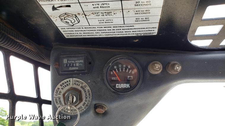 image for item EU9848 1985 Bobcat 743 skid steer with trailer