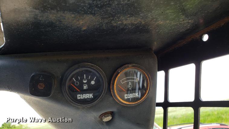 image for item EU9848 1985 Bobcat 743 skid steer with trailer