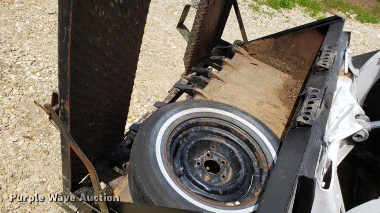 image for item EU9848 1985 Bobcat 743 skid steer with trailer