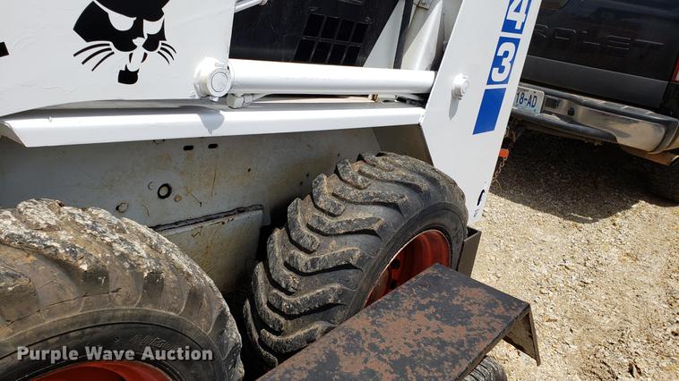 image for item EU9848 1985 Bobcat 743 skid steer with trailer