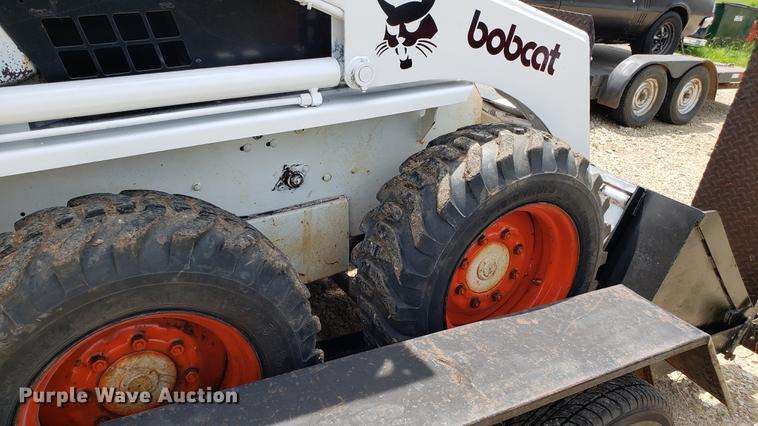 image for item EU9848 1985 Bobcat 743 skid steer with trailer