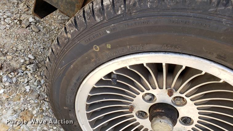 image for item EU9848 1985 Bobcat 743 skid steer with trailer