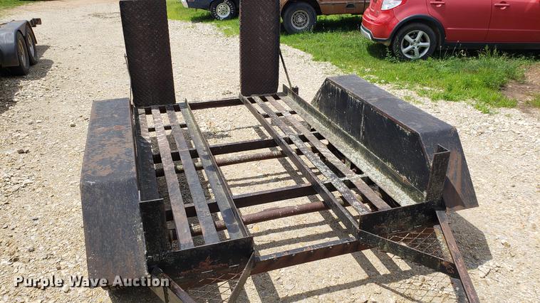 image for item EU9848 1985 Bobcat 743 skid steer with trailer