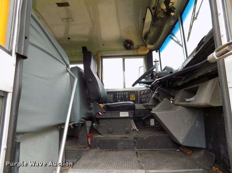 image for item FJ9287 2001 Freightliner FS65 school bus