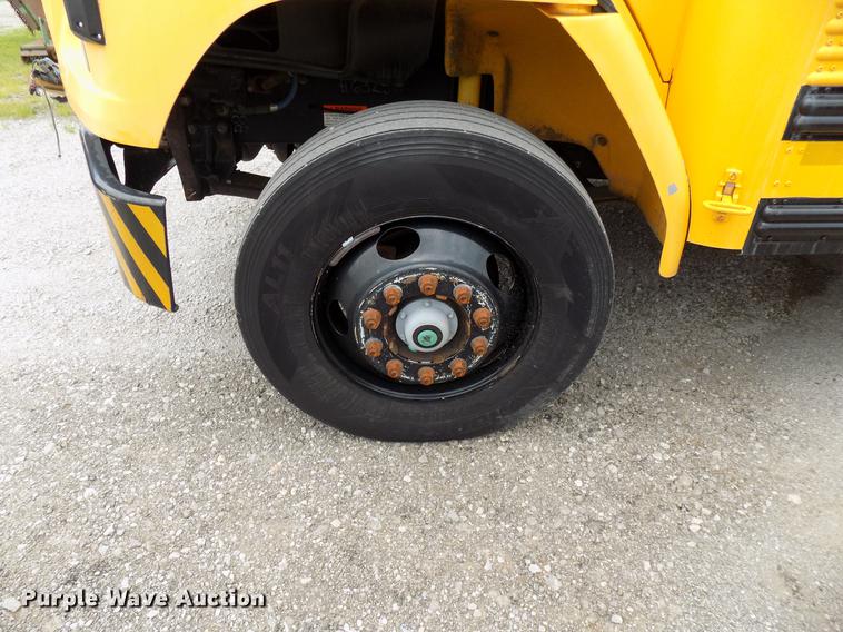 image for item FJ9287 2001 Freightliner FS65 school bus