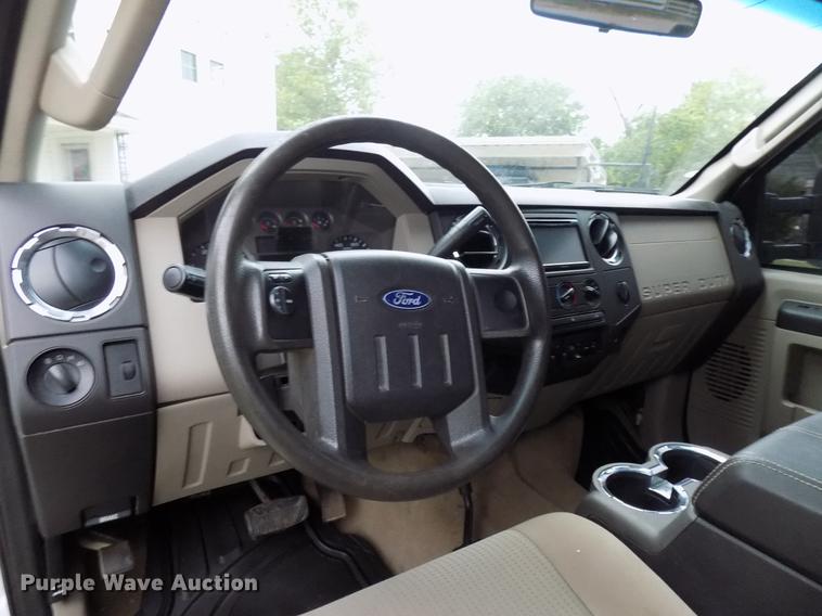 image for item FJ9288 2008 Ford F250 Super Duty Crew Cab pickup truck