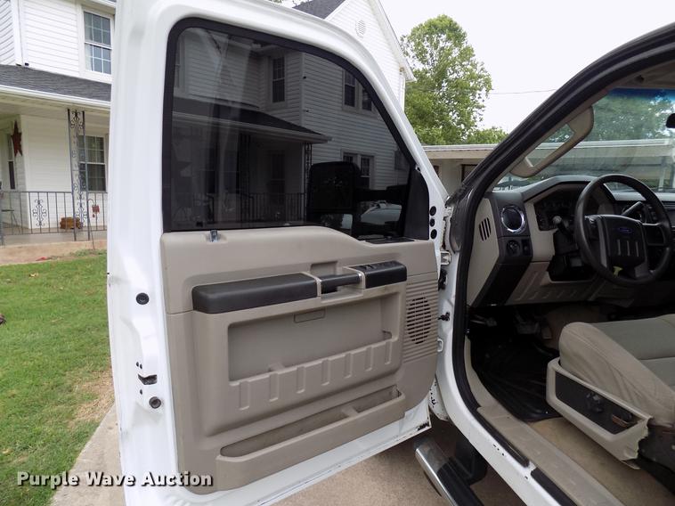 image for item FJ9288 2008 Ford F250 Super Duty Crew Cab pickup truck